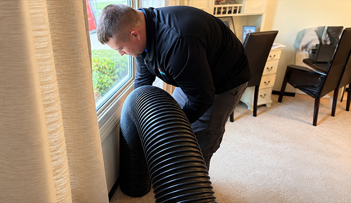 Expert cleaning residential air duct
