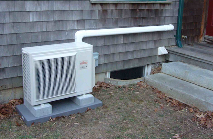 Ductless mini split air conditioning unit