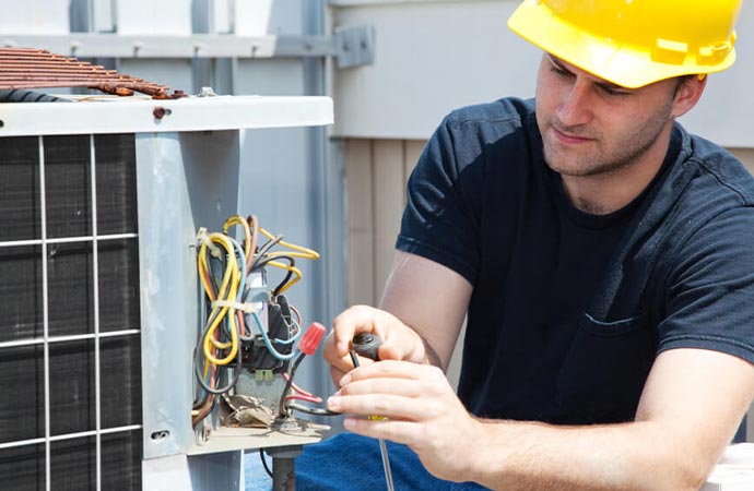professional man heat pump repair services