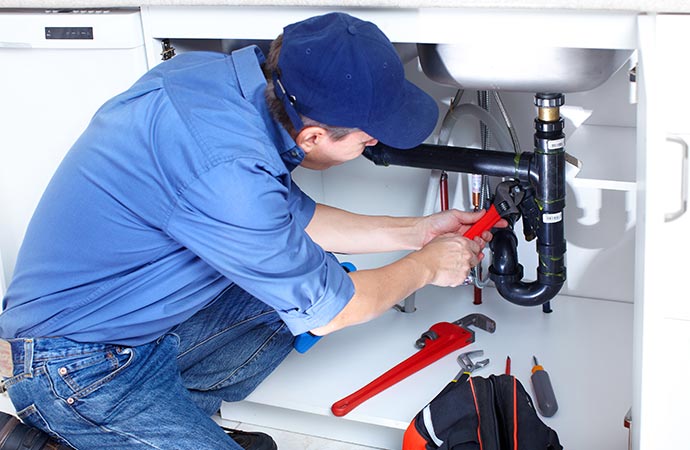 Professional worker fixing water pressure.